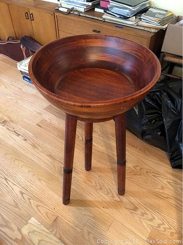 Lot #0102 (1 of 4)