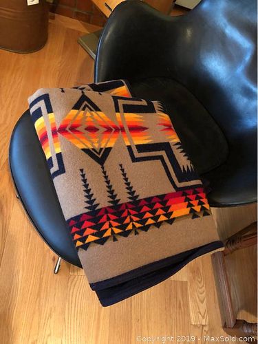Lot #0133 (1 of 3)