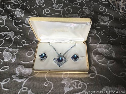 Lot #0833 (1 of 22)