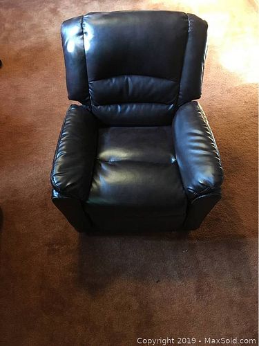 Lot #0037 (1 of 4)
