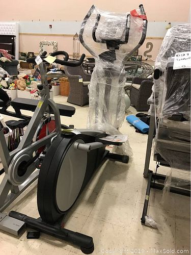 Lot #0690 (1 of 6)