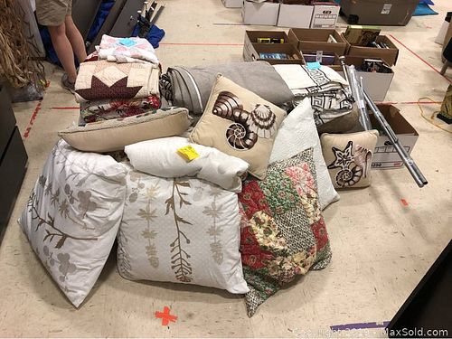 Lot #0746 (1 of 14)