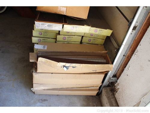 Lot #0825 (1 of 7)