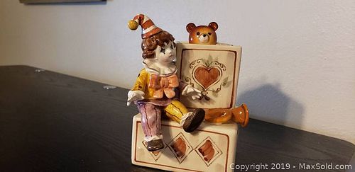 Lot #0024 (1 of 5)