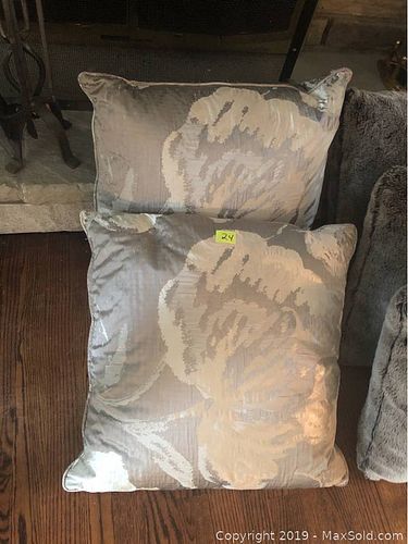 Lot #0024 (1 of 2)