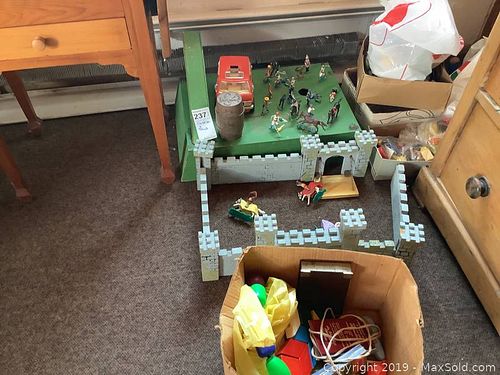 Lot #0237 (1 of 8)