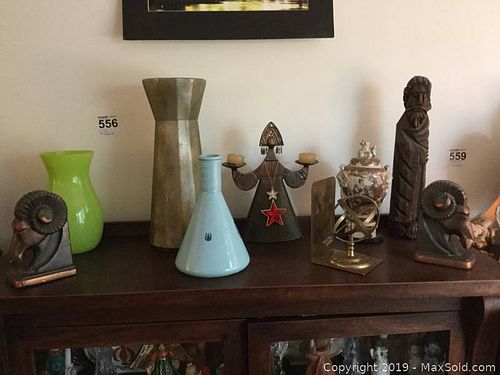 Lot #0556 (1 of 11)