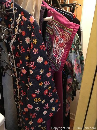 Lot #0581 (1 of 8)