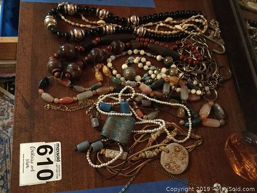 Lot #0610 (1 of 6)
