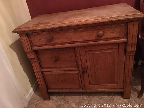 Lot #0341 (1 of 8)