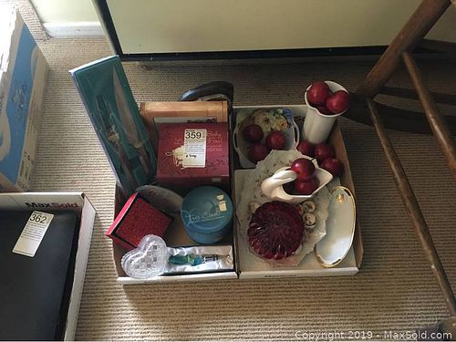 Lot #0359 (1 of 13)