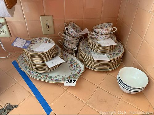 Lot #0587 (1 of 12)