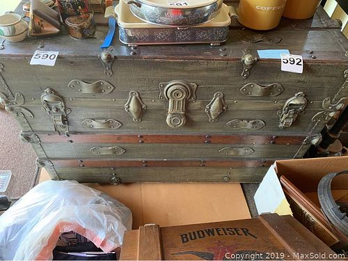 Lot #0592 (1 of 8)