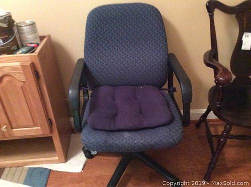Lot #0025 (1 of 6)