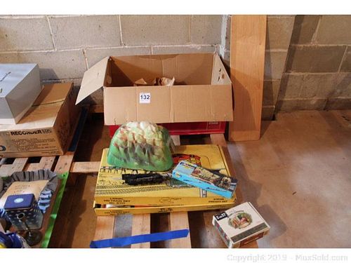 Lot #0132 (1 of 28)