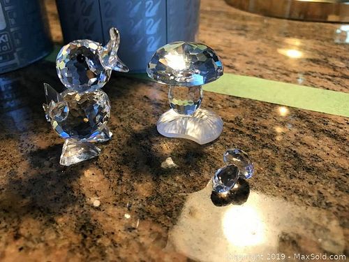 Lot #0135 (1 of 5)