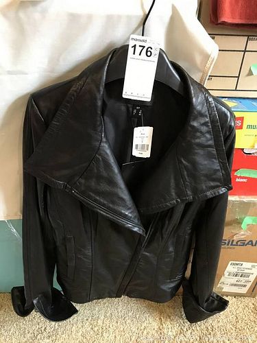 Lot #0176 (1 of 7)