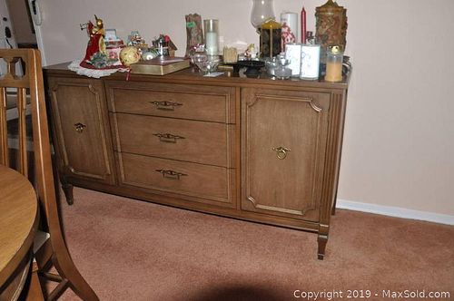 Lot #0532 (1 of 8)