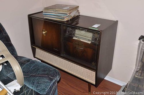 Lot #0562 (1 of 10)