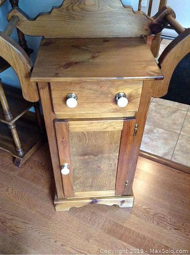 Lot #0811 (1 of 6)