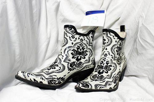 Lot #0018 (1 of 3)