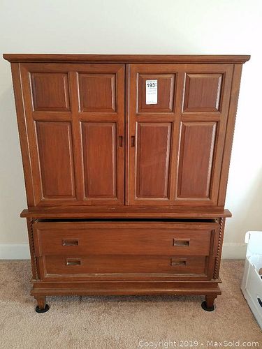 Lot #0193 (1 of 8)
