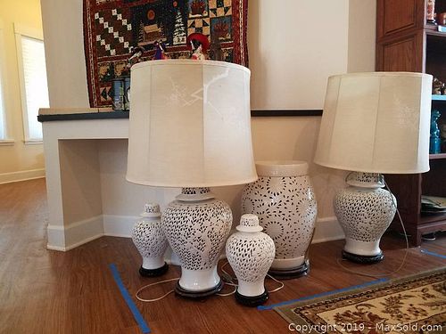 Lot #0207 (1 of 10)