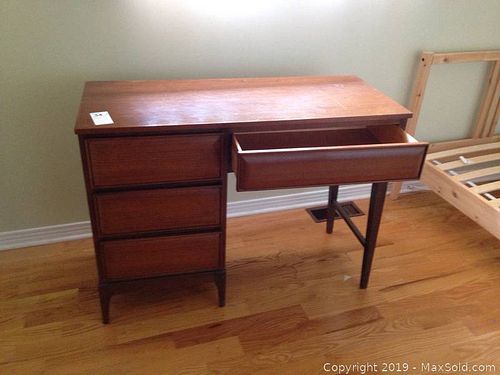 Lot #0034 (1 of 8)