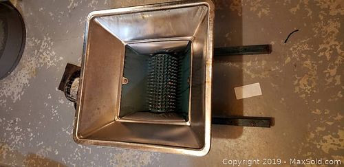 Lot #0077 (1 of 6)