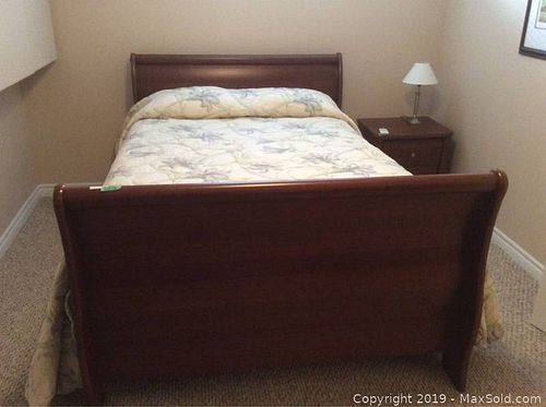 Lot #0657 (1 of 8)