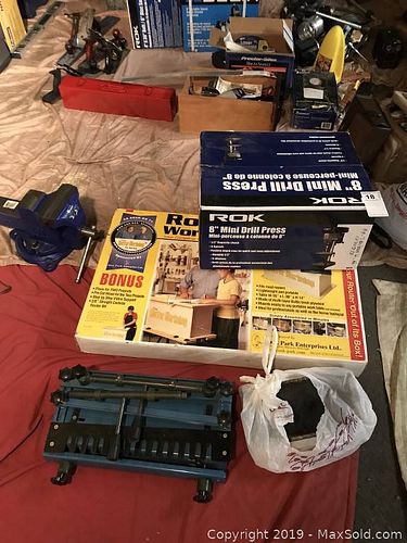 Lot #0018 (1 of 12)