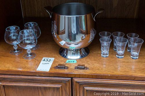 Lot #0432 (1 of 7)