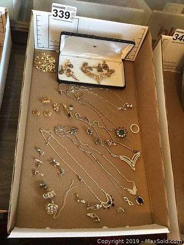 Lot #0339 (1 of 6)