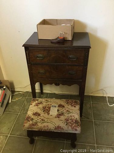Lot #0556 (1 of 8)