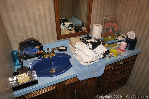 Lot #0908 (1 of 13)