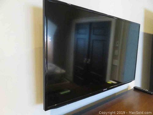 Lot #0406 (1 of 5)