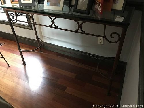 Lot #0252 (1 of 8)