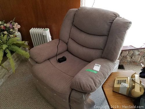Lot #0659 (1 of 5)