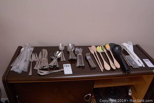 Lot #0185 (1 of 13)