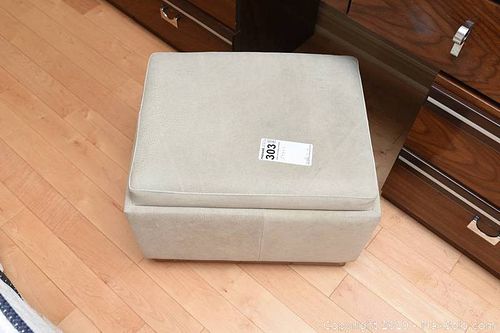 Lot #0303 (1 of 5)