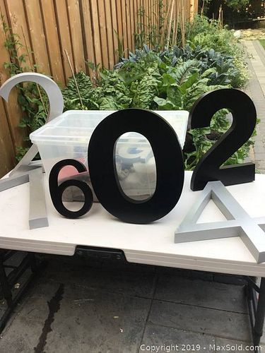 Lot #0010 (1 of 12)