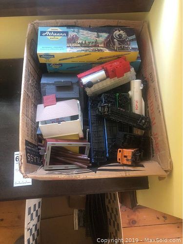 Lot #0694 (1 of 7)