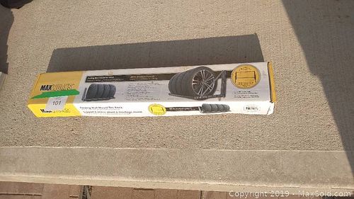 Lot #0101 (1 of 3)