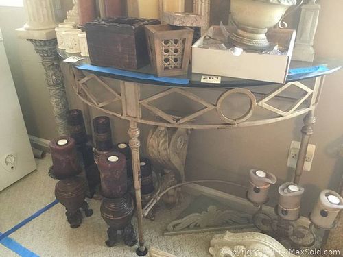 Lot #0261 (1 of 9)