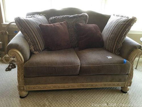 Lot #0262 (1 of 9)