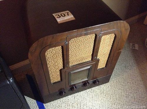 Lot #0307 (1 of 7)