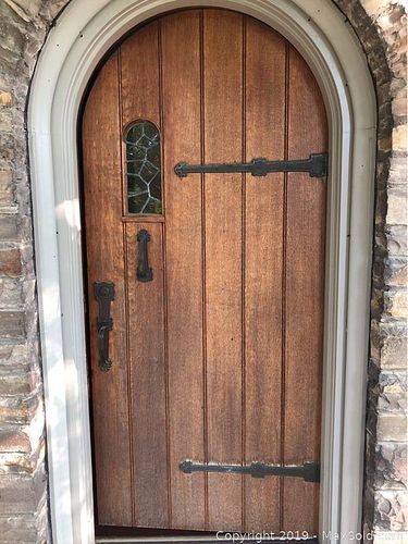 Lot #0113 (1 of 8)