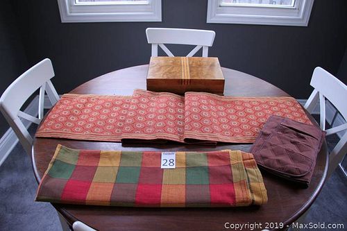 Lot #0028 (1 of 3)