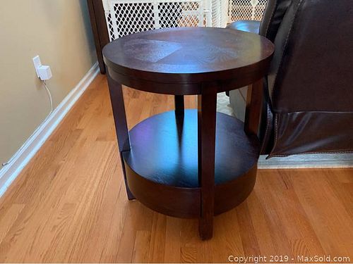 Lot #0381 (1 of 7)