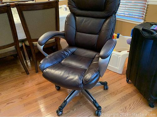 Lot #0382 (1 of 8)